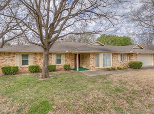 1509 Cherokee Hills Dr, Bartlesville, OK 74006