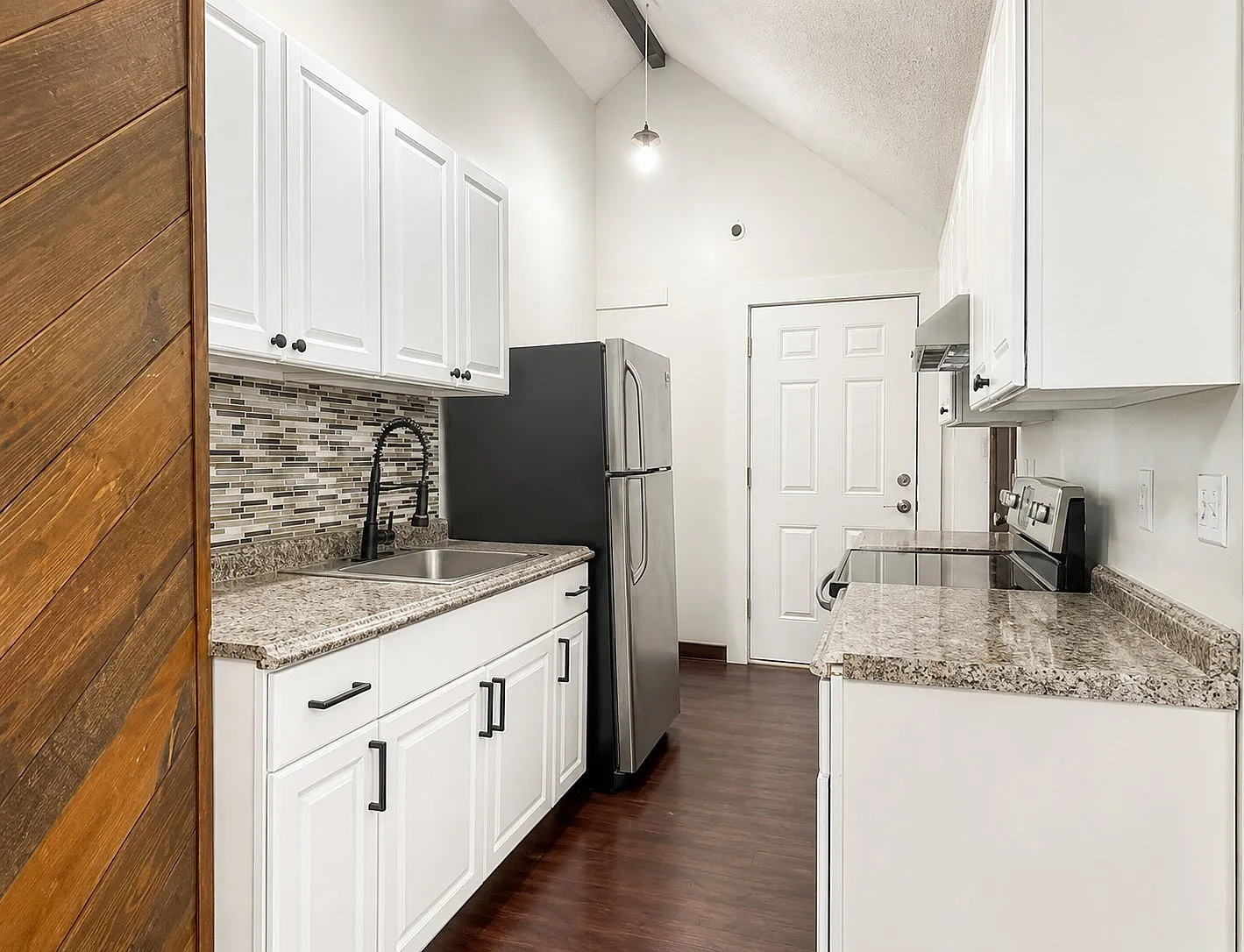 354 Lakewood Rd — Photo 1