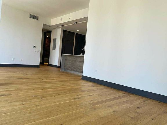 4th image of 42-36 27th St #711