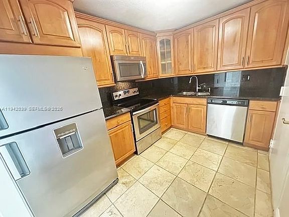 4th image of 625 Biltmore Way APT 1005