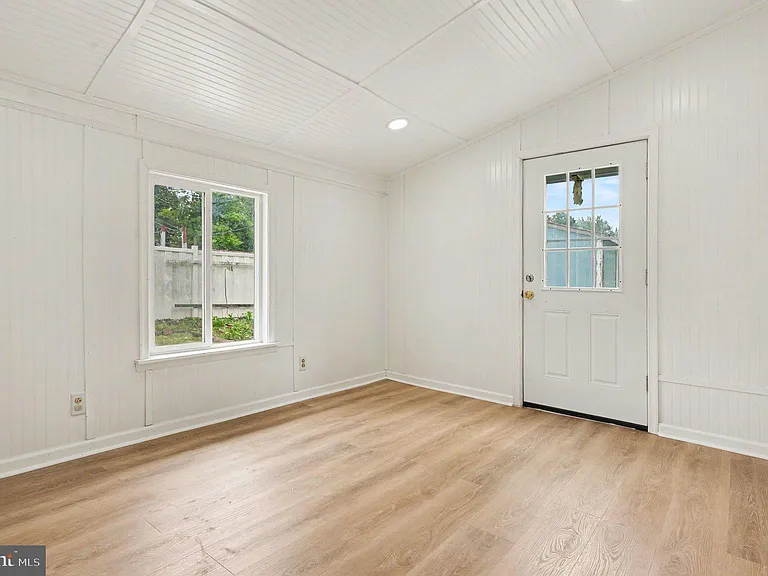653 Franklin St — Photo 26