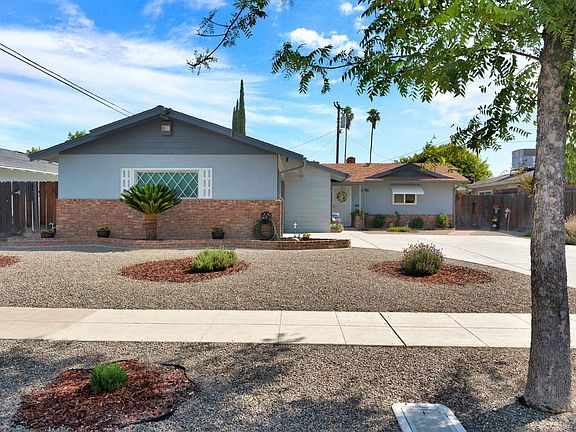 4th image of 3635 E Bellaire Way