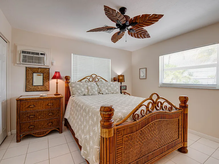 536 Caribbean Dr E — Photo 10