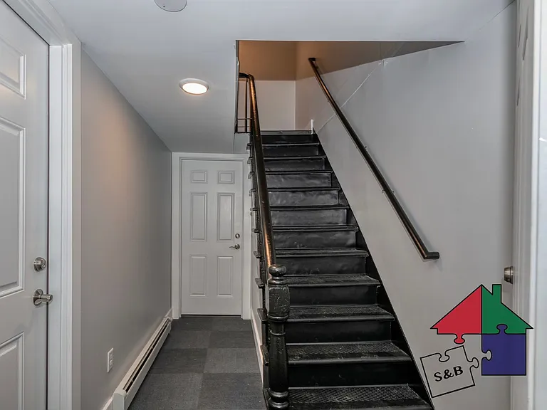 166 N Winooski Ave — Photo 3
