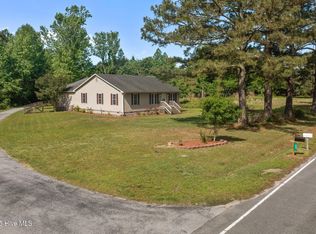897 Nine Mile Rd, Richlands, NC 28574