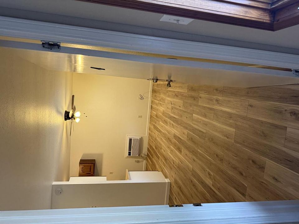 1st image of 404 W Jackson St #3