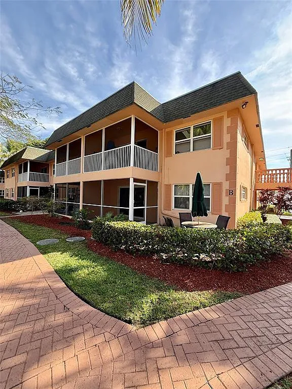 1 bed, 1.5 bath, 765 sqft, $1,700 — Photo 1