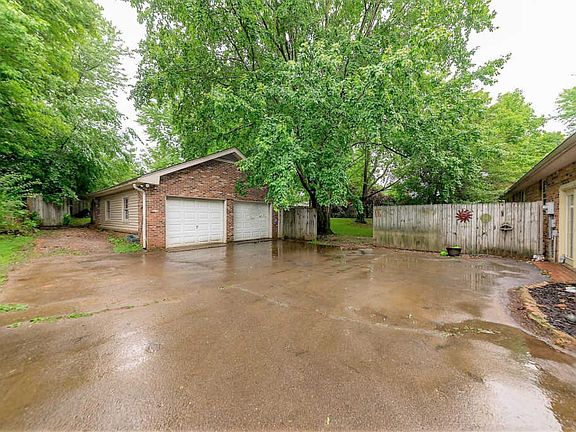 4th image of 2271 Blakemore Dr