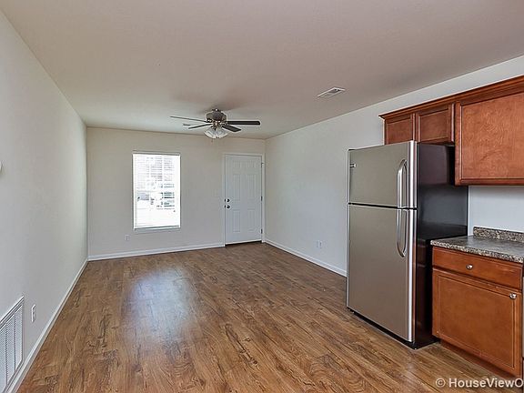 3rd image of 192 Lotus Dr #4