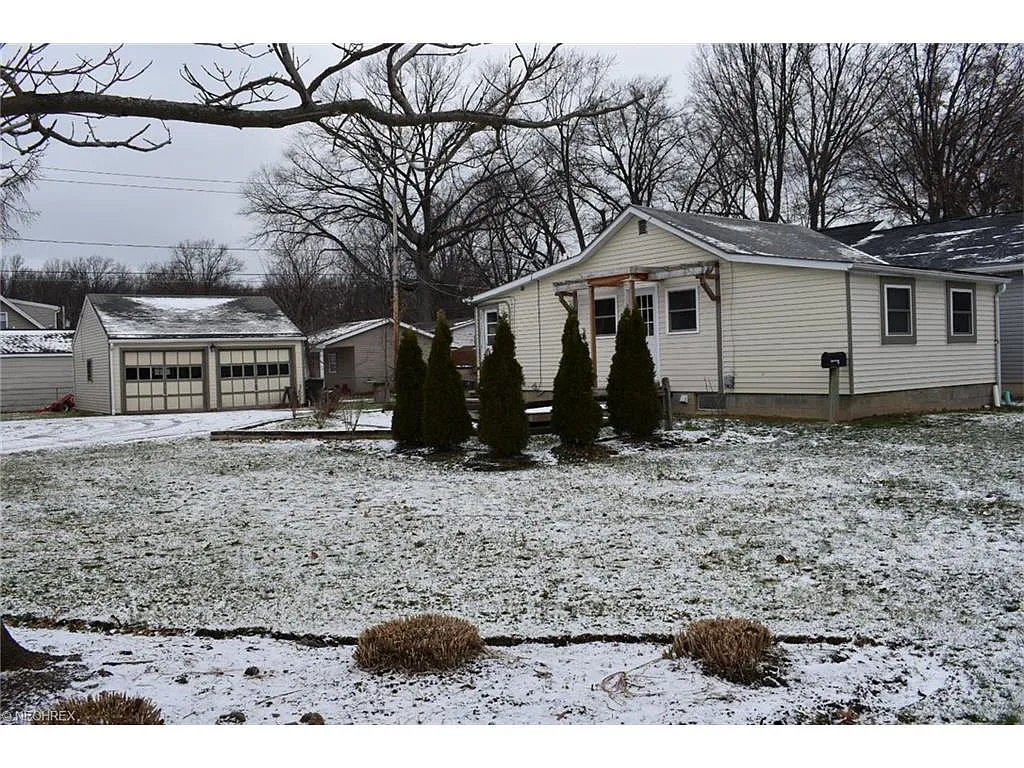 220 Sunset Rd photo 1