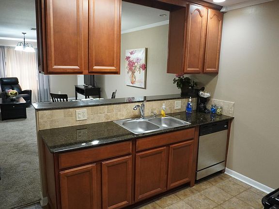 3rd image of 3820 Fairfield Ave #44