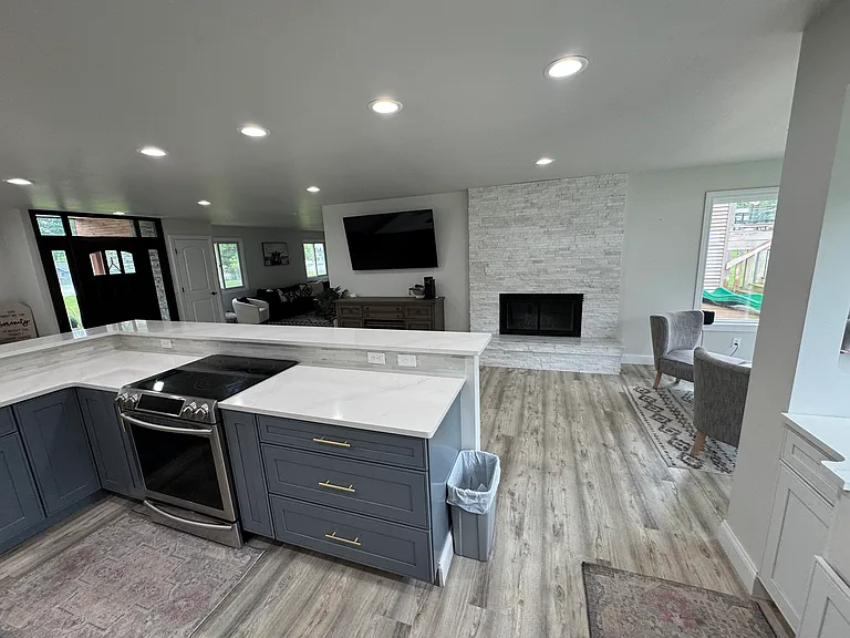 1571 N Huron Rd — Photo 32
