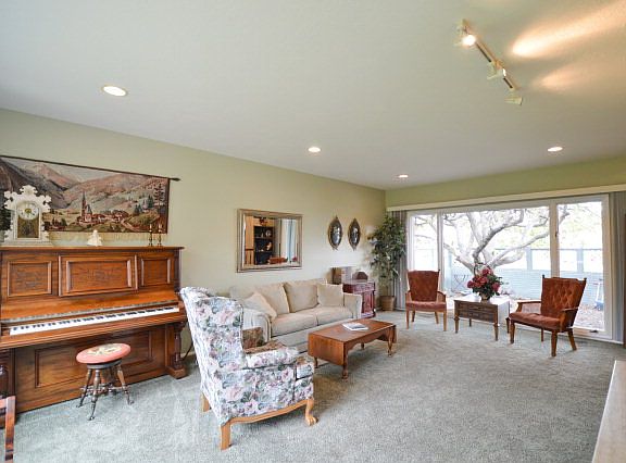3rd image of 485 Dale Dr
