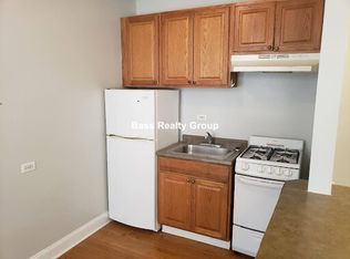 1353 W Greenleaf Ave #106, Chicago, IL 60626
