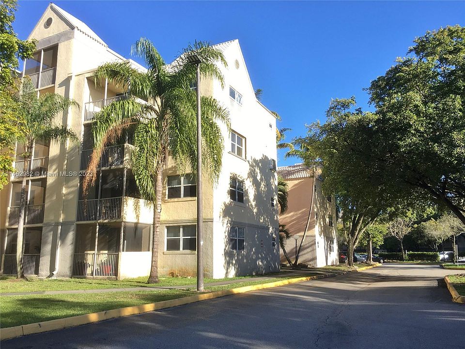 1st image of 8343 Lake Dr APT 304