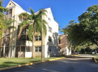8343 Lake Dr APT 304, Doral, FL 33166