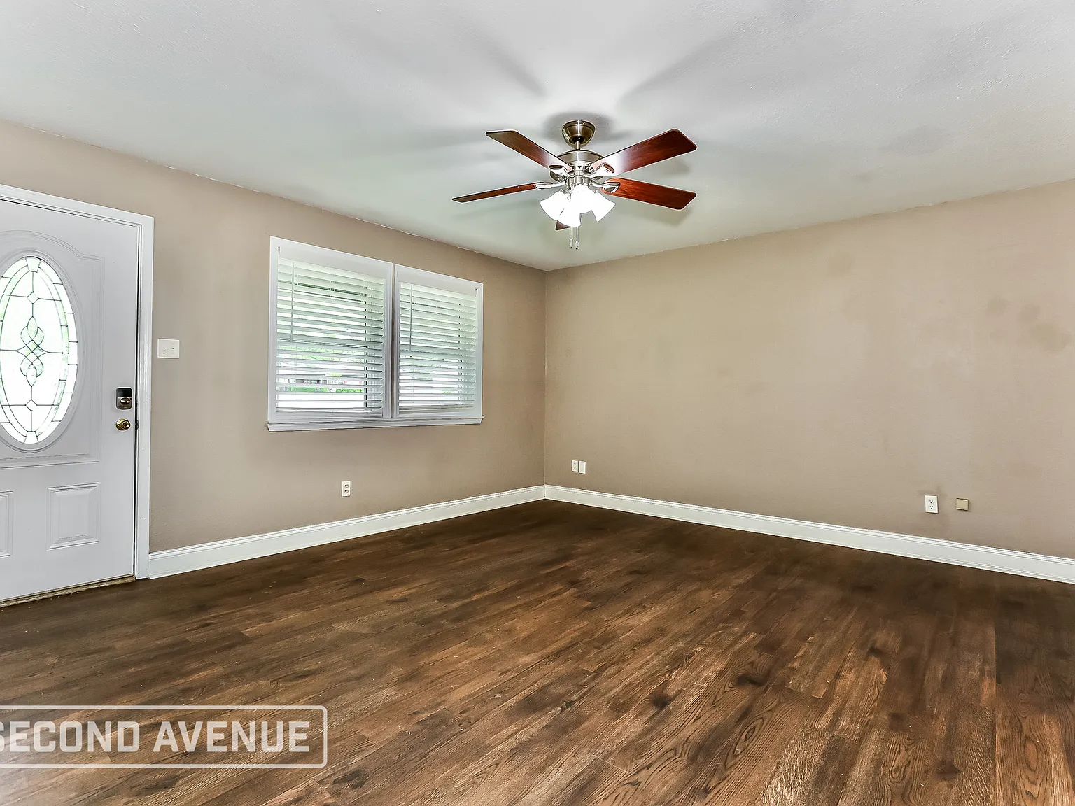 3 bed, 1.5 bath, 1160 sqft, $1,419 — Photo 3