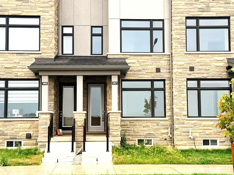 147 Berczy Green Dr — Photo 1