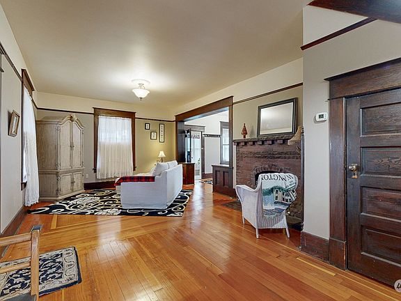 4th image of 601 W Albany Avenue