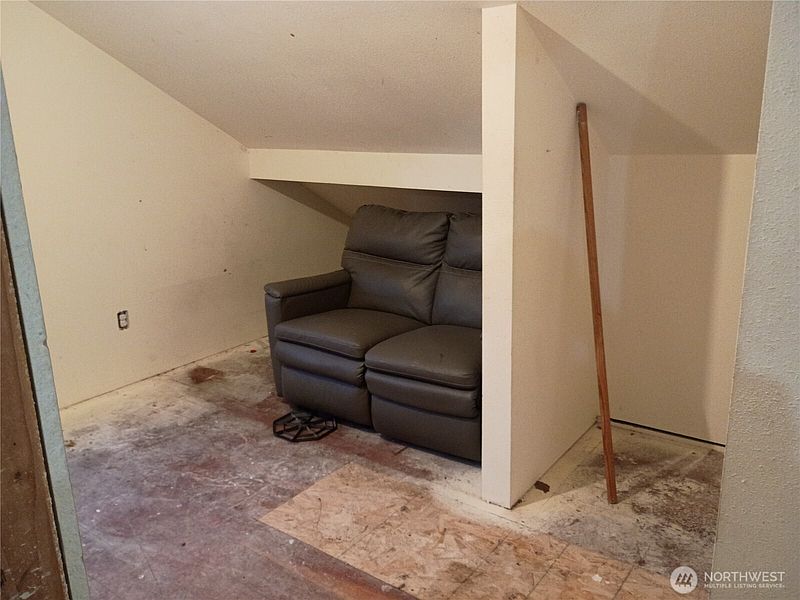 2nd image of 20968 Broadway Street
