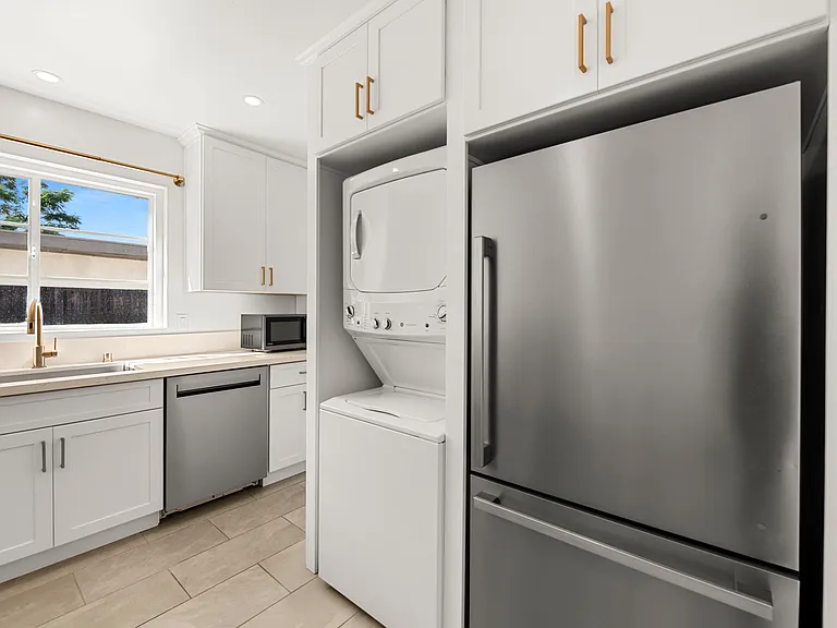 1717 Selby Ave — Photo 3