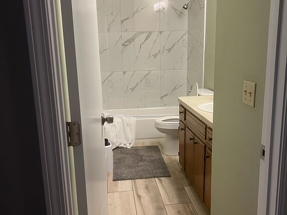 5th image of 5970 Hermitage Dr APT B