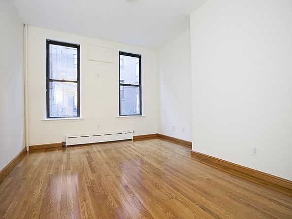 5th image of 217 Nassau Ave APT 1R