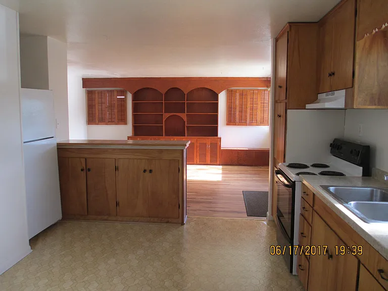 1122 S Cedar St — Photo 13