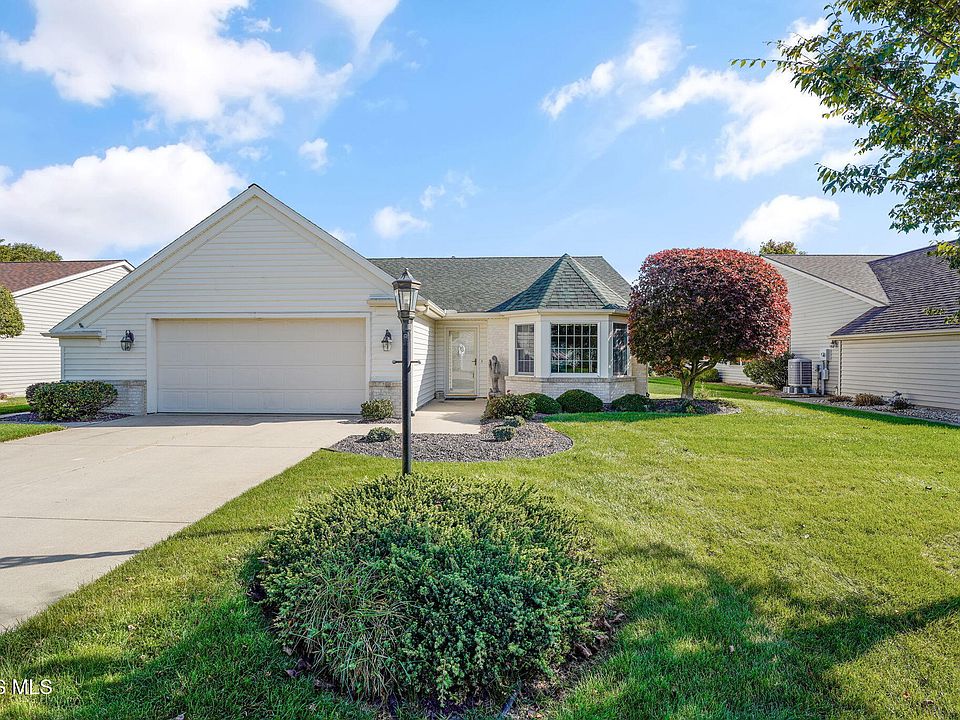 1st image of 75 Lisa Ann Dr