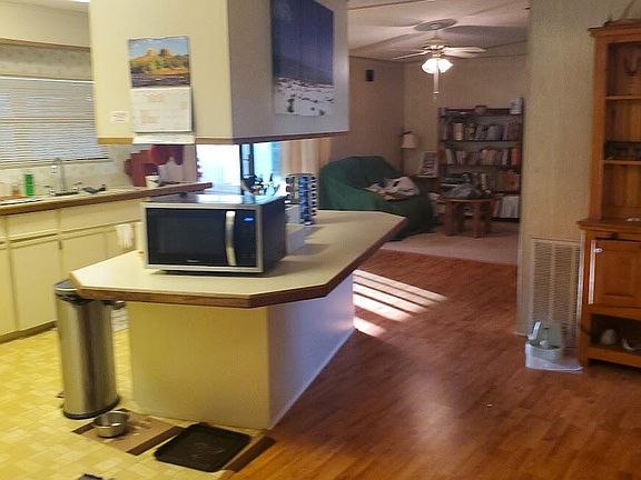 3rd image of 601 Papaya Cir