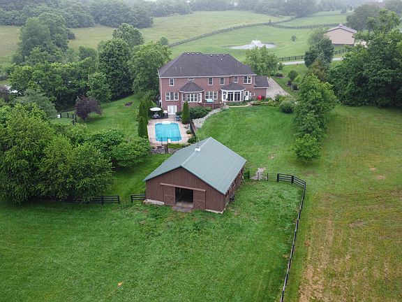 4th image of 129 Stirling Ln