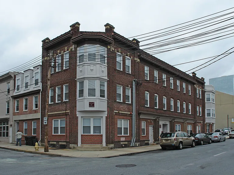 Courtyard Apartments — Photo 1