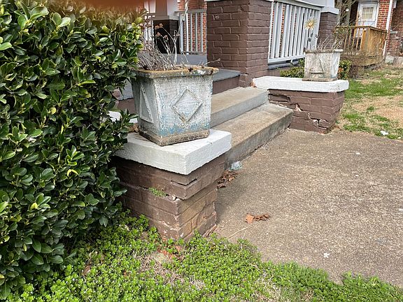 3rd image of 2851 Linden Ave