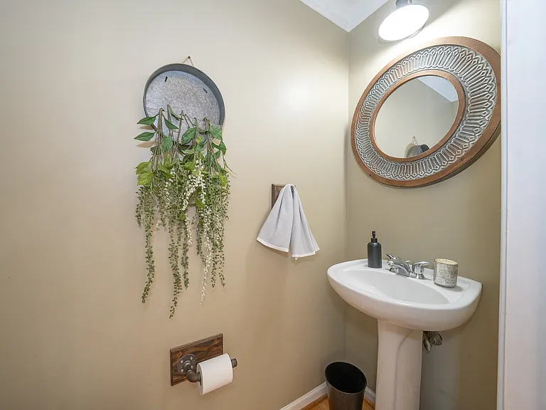 903 Maplewood Dr — Photo 46