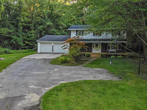 4th image of 11885 Laketon Ave