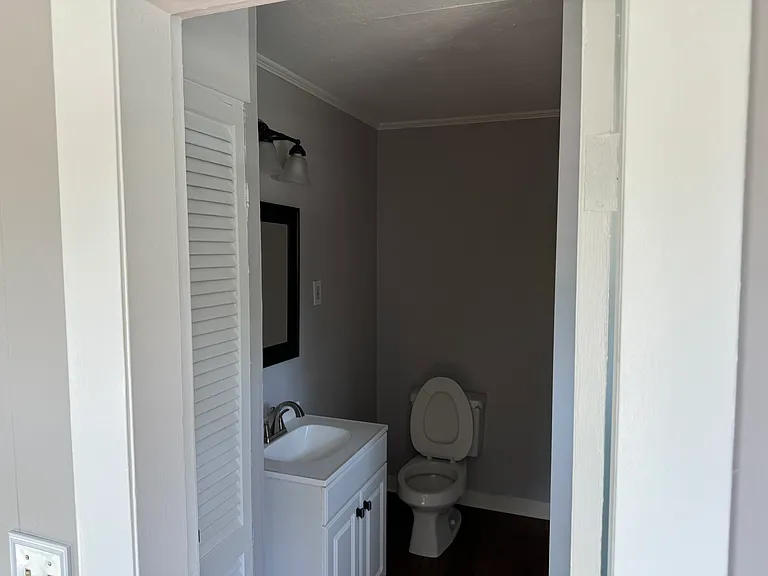 bathroombendroom