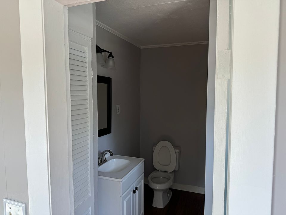 bathroombendroom