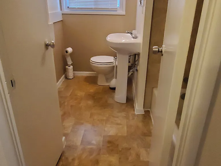 1013 Florence Ave — Photo 12