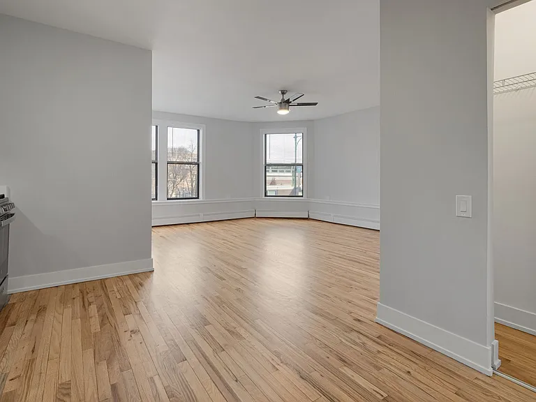 1625 W Howard St — Photo 13