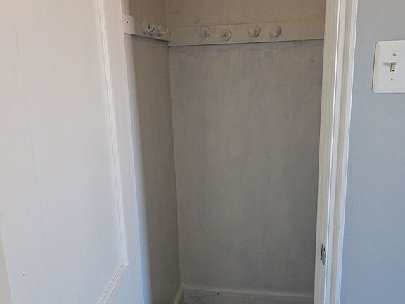 4th image of 2992 Yorkway #1