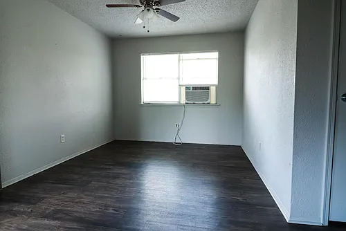 130 Town St Photo 1