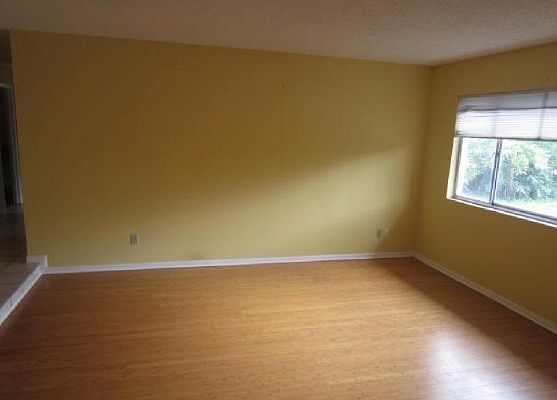 4th image of 3541 Premier Dr