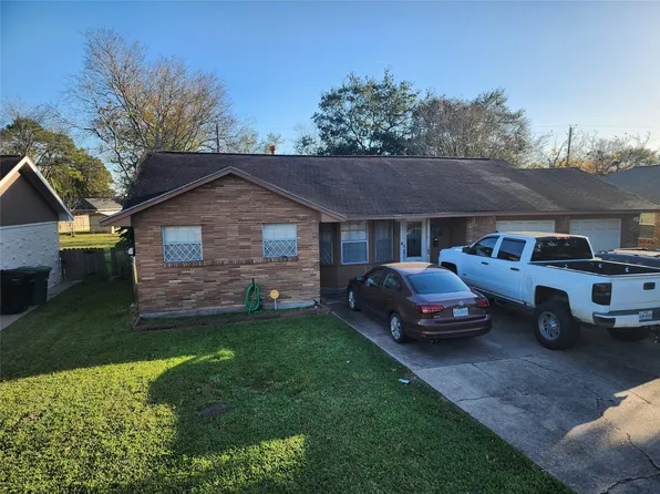 510 Edgebrook Dr, Houston, TX 77034