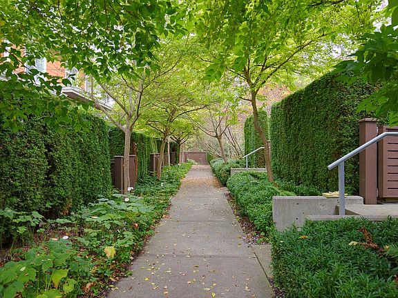 3rd image of 15918 Mountain View Dr #8