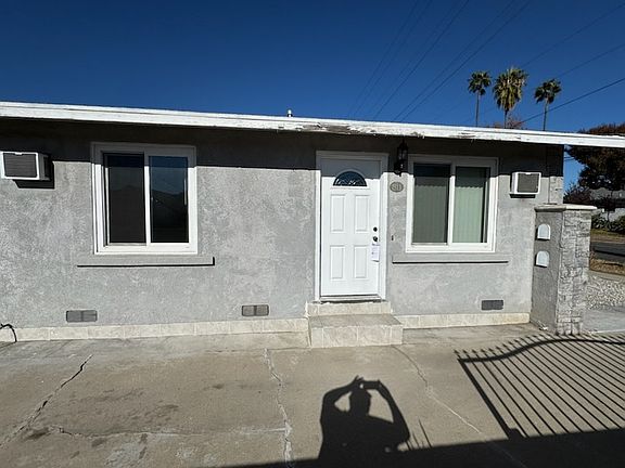 3rd image of 811 N Campus Ave #811
