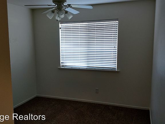5th image of 507 W White Oak Dr