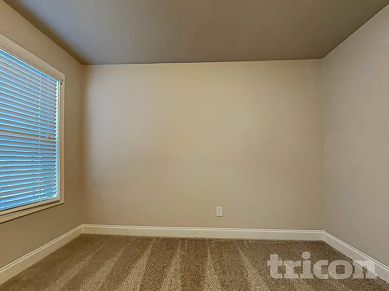 817 Crescent Way — Photo 28