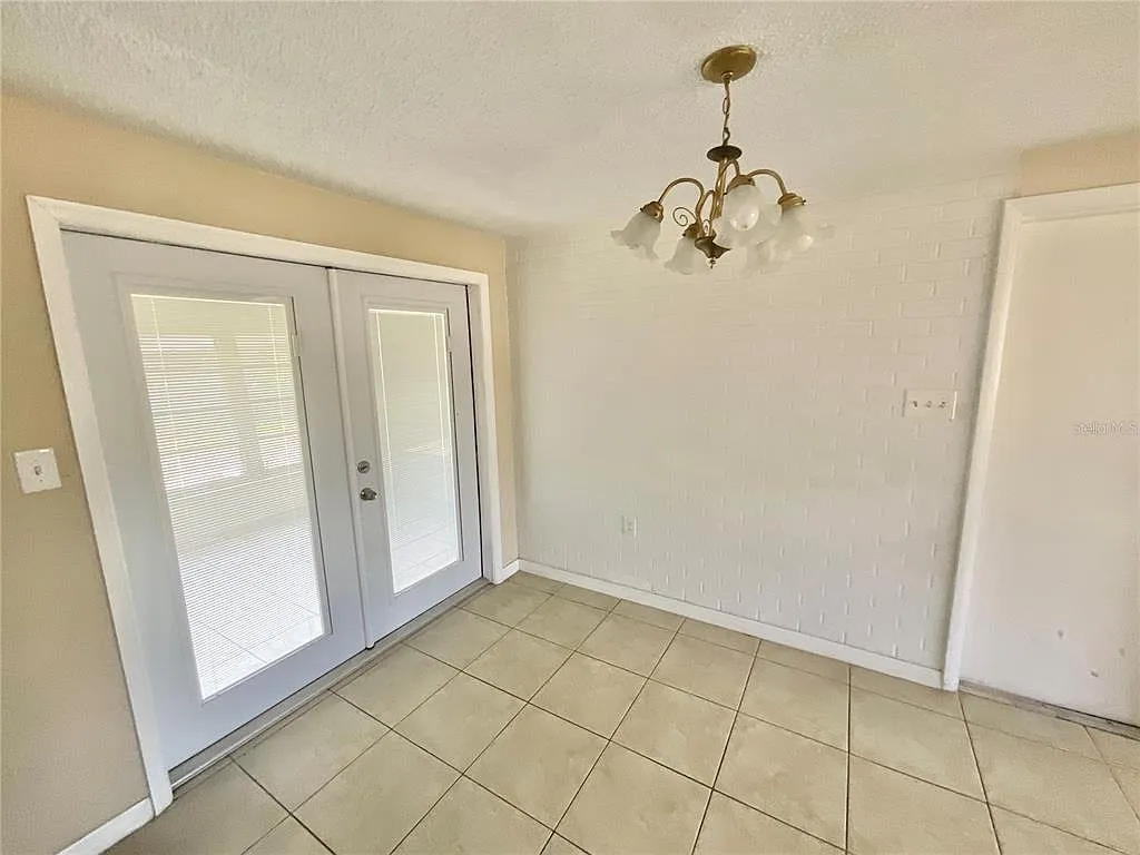 2 bed, 1.5 bath, 816 sqft, $1,425 — Photo 3