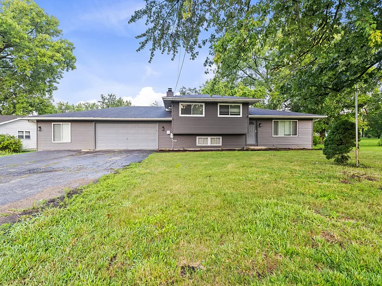 11S506 Lemont Rd — Photo 27