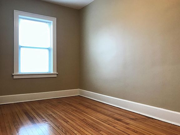 5th image of 2464 Harney St APT 16